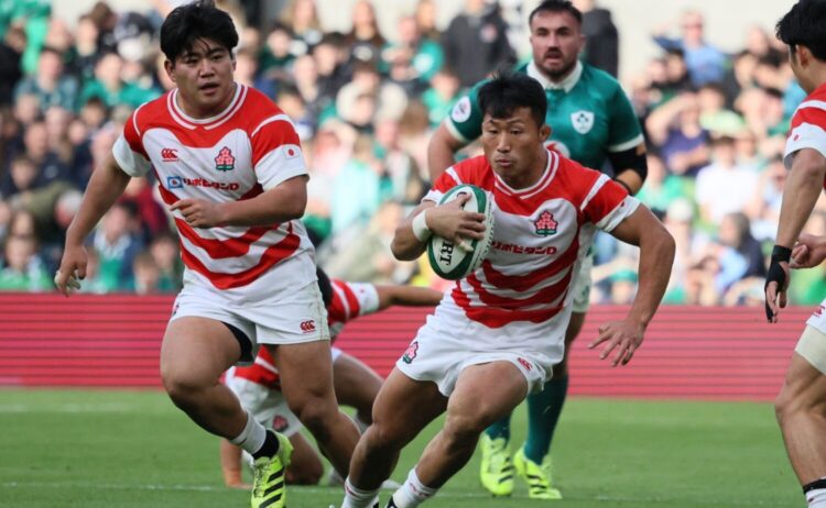 2025年11月アイルランド戦での長田と佐藤-斉藤健仁撮影