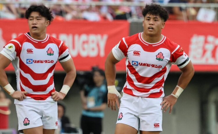 SO伊藤(右)とWTB植田‐斉藤健仁撮影
