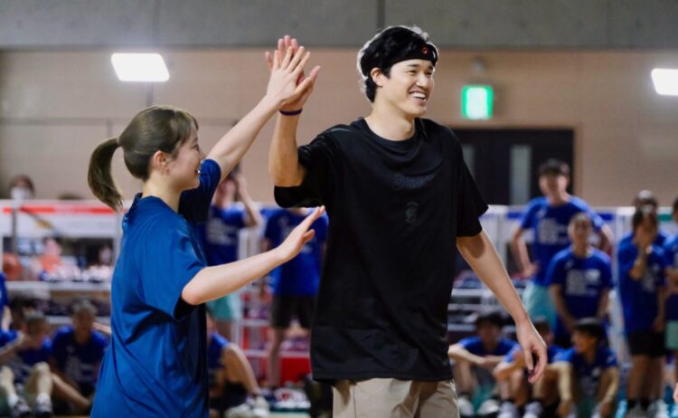 ASICS イベントで笑顔を見せる渡邉雄太-永塚和志撮影