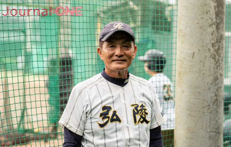 神戸弘陵学園女子硬式野球部の石原康司監督-Journal-ONE撮影