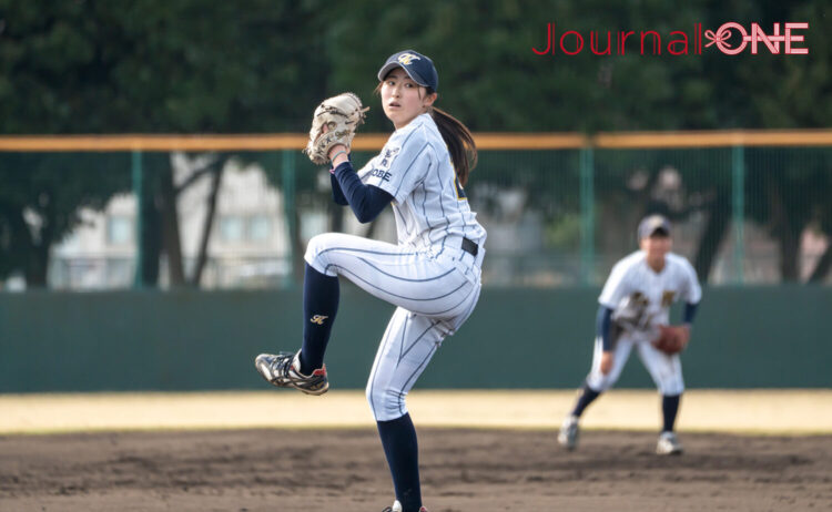 センバツで力投する3年生の山戸-Journal-ONE撮影