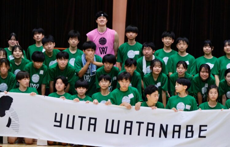 渡邊雄太 中学生との交流-永塚和志撮影