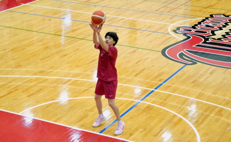 新体制下で選手たちも精力的に練習していた-永塚和志撮影