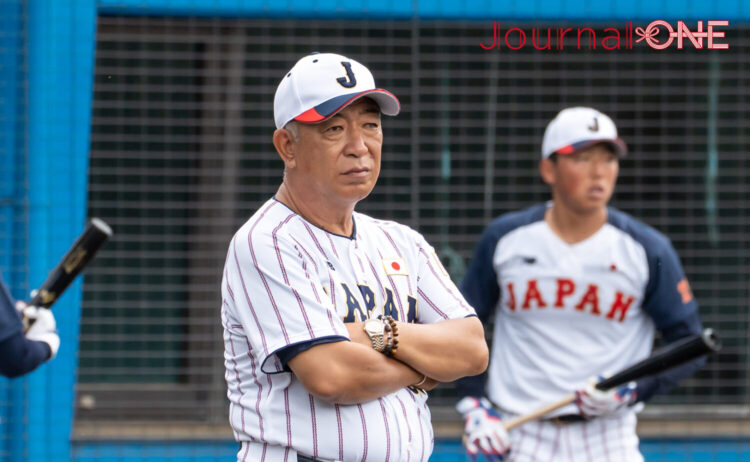 侍ジャパン大学日本代表を率いる鈴木英之監督(関西国際大)-Journal-ONE撮影
