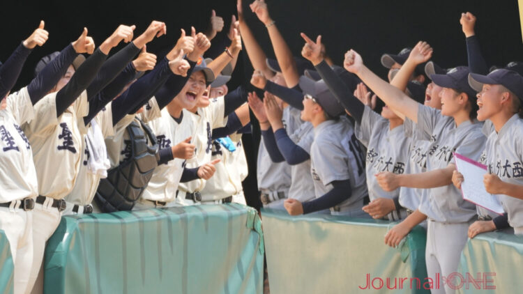 女子高校野球 弘前学院聖愛と京都外大西のベンチ-Journal-ONE撮影