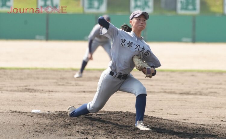 連投で力投する京都外大西のエース・加藤-Journal-ONE撮影