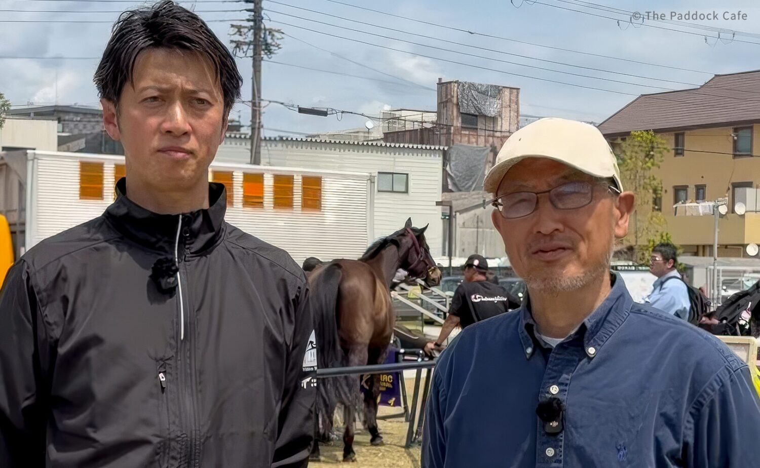 馬イベント会場で並ぶThe Paddock Cafeオーナー林右典さんと元JRA調教師・角居勝彦氏