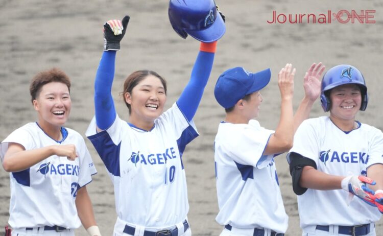 タイブレークを制し喜ぶエイジェックの選手たち-Journal-ONE撮影
