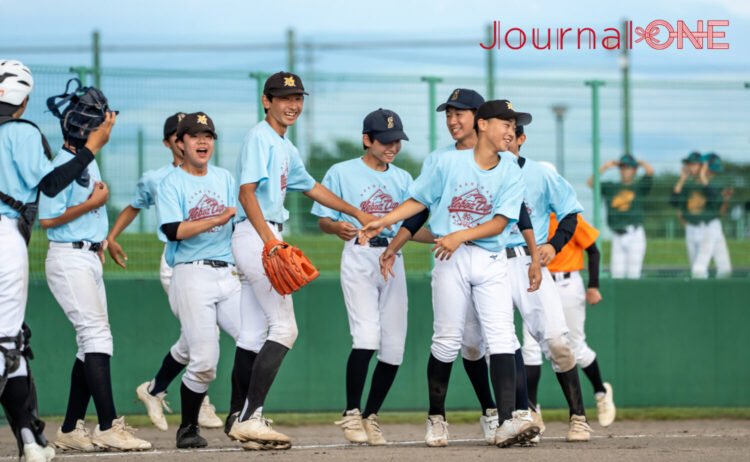 新たな仲間と共に笑顔を見せた選手たち-Journal-ONE撮影