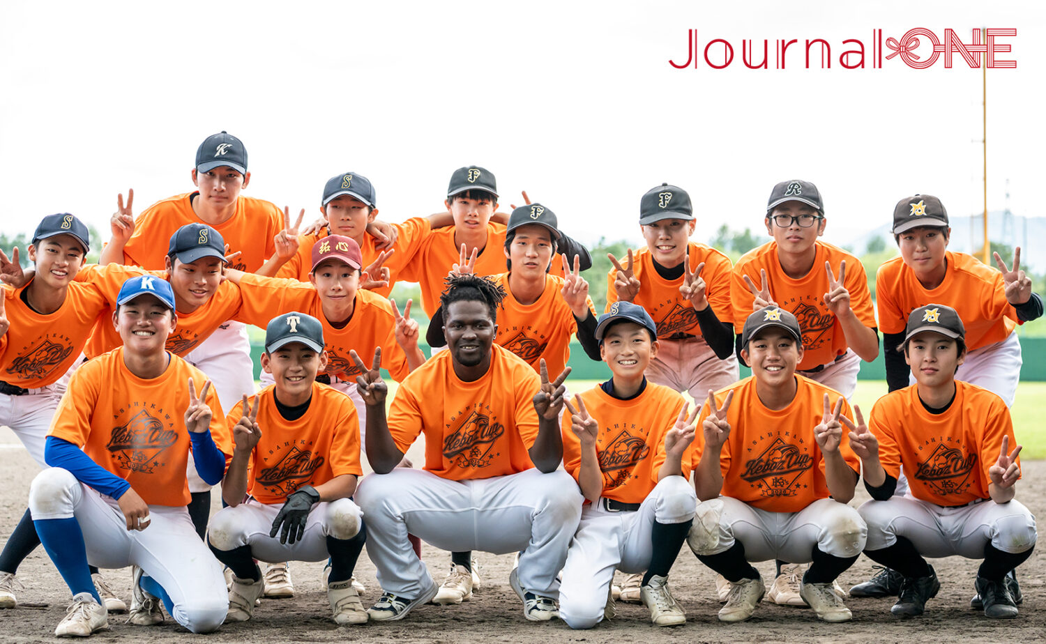 旭川ビースターズ KEBOZ杯でのカスンバ選手と中学生たち-Journal-ONE撮影