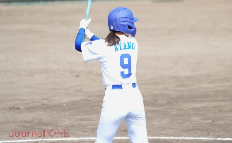 先制適時打を放った小田彩乃選手-Journal-ONE撮影