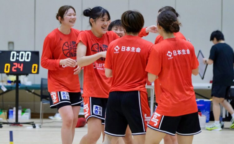 大脇晴 練習で笑顔を見せる大脇‐永塚和志撮影