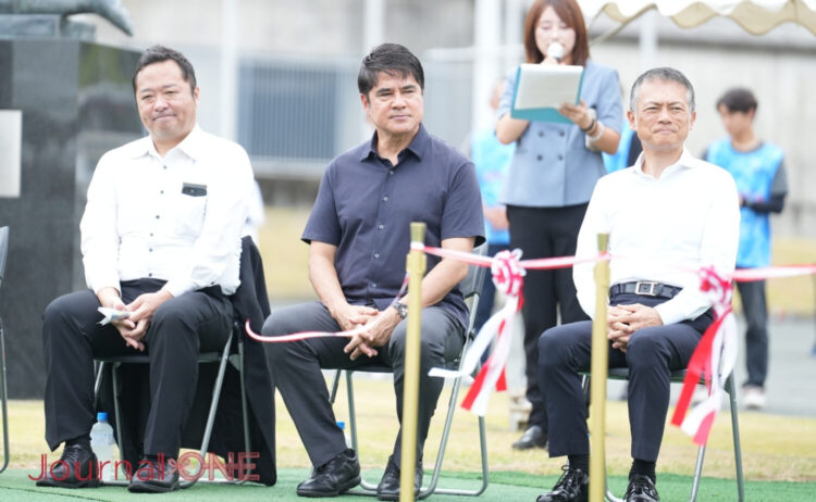 右からJFAの湯川専務理事、永島会長、茂木副事務総長-Journal-ONE撮影