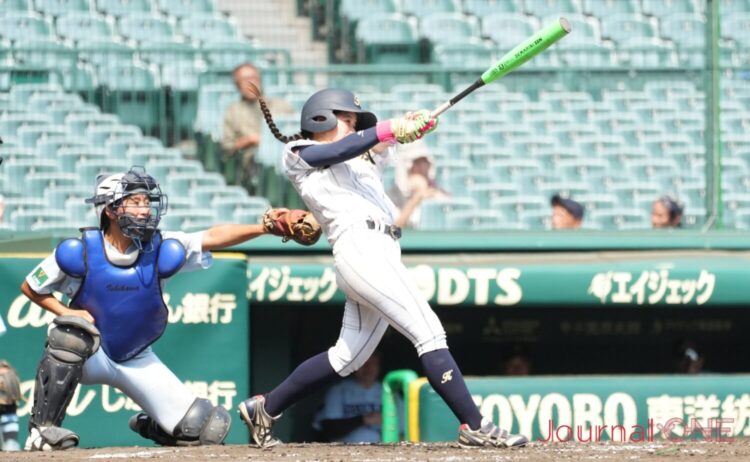 島本は左線適時二塁打を放つ-Journal-ONE撮影