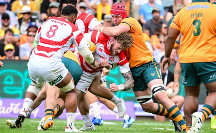 ワラビーズ との対戦でボールキャリーするLOディアンズ主将 (C)JRFU