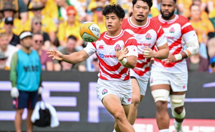 連続で先発出場を続けるSO伊藤（明治大学4年）（C）JRFU