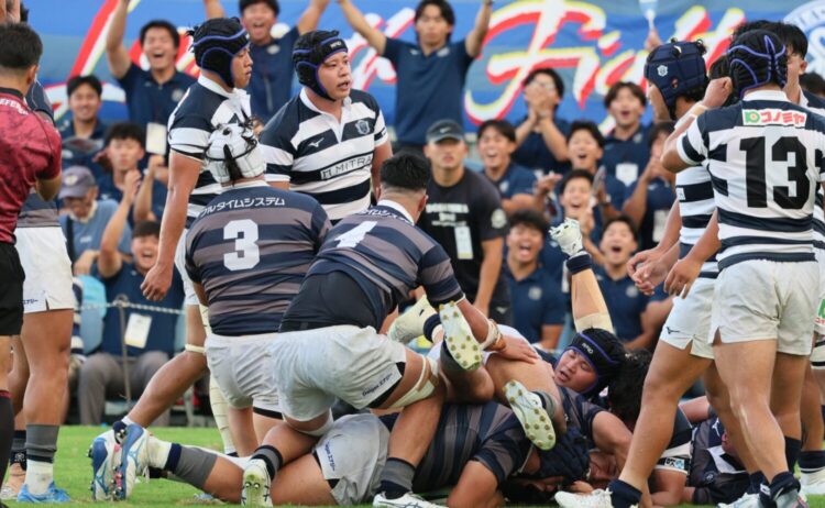 関西大学ラグビー モールを押し込む同志社大学FW陣