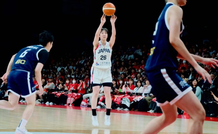 25年6月の台湾との強化試合 3Pシュートを打つ‐永塚和志撮影