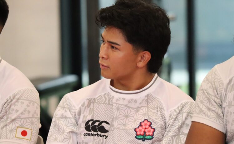 初の代表合宿となったSO武藤(C)JRFU