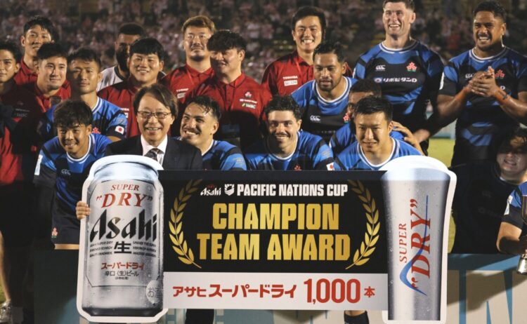 チームには1000本の｢スーパードライ｣が贈られた