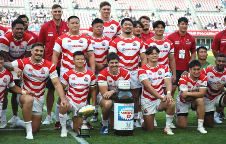 カナダ代表に勝利し、笑顔を見せるラグビー日本代表