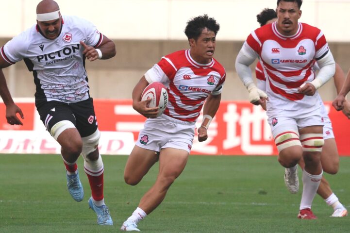 6試合連続で先発となったSO伊藤‐斉藤健仁撮影