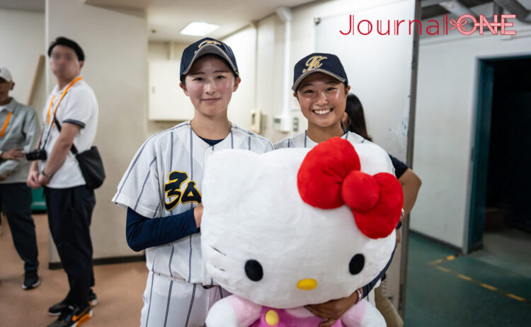 神戸弘陵の柱、山戸投手(左)と福田選手-Journal-ONE撮影