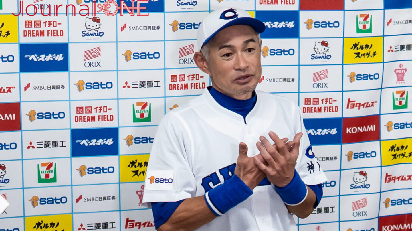 試合後、記者への質問に答えるイチロー氏-Journal-ONE撮影
