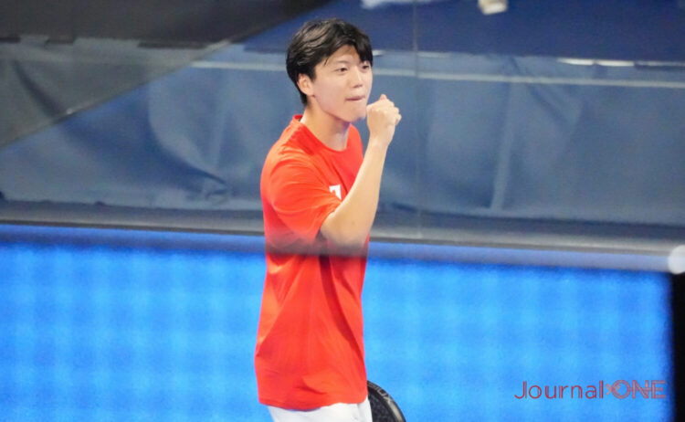パデル日本代表男子 ショットを決めてガッツポーズの畠山選手-Journal-ONE撮影