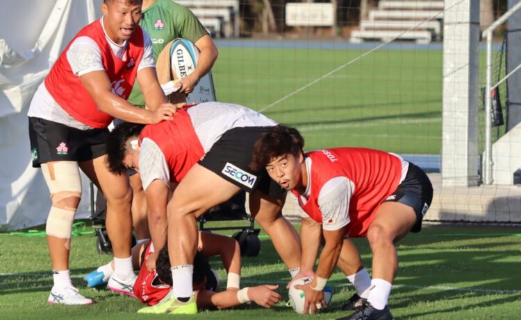 代表復帰を果たしたWTB/CTB長田(左)、SH藤原(C)JRFU