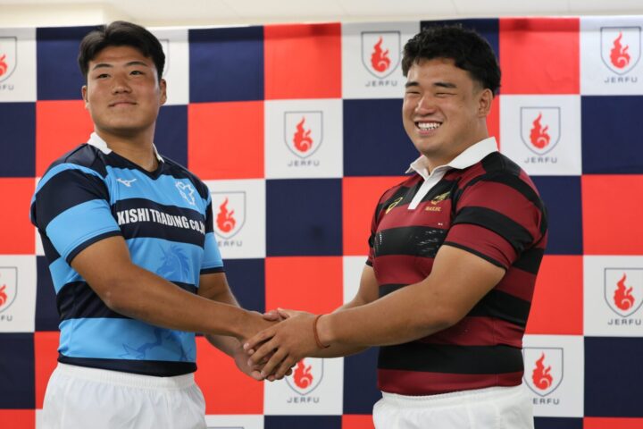 初戦で対戦する日本体育大学の岡部主将(左)と早稲田大学の清水主将‐斉藤健仁撮影