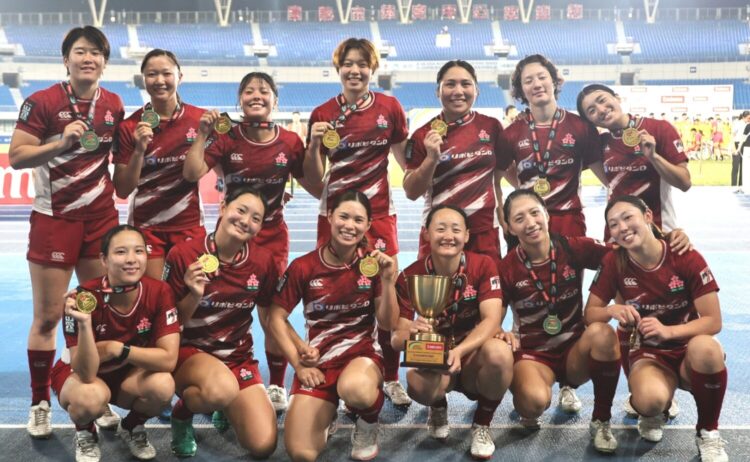 8月の中国大会で優勝したサクラセブンズ(C)JRFU