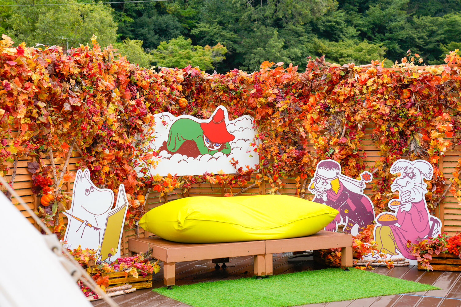 「ヨクサルのねころびテラス」で「ヨクサル」のようにのんびりと過ごそう！© Moomin Characters™