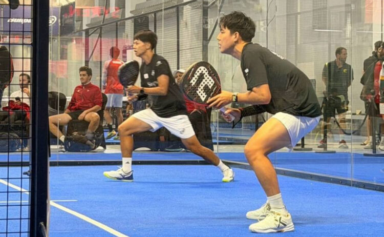チュニジアと熱戦を演じるパデル男子日本代表-日本パデル協会提供