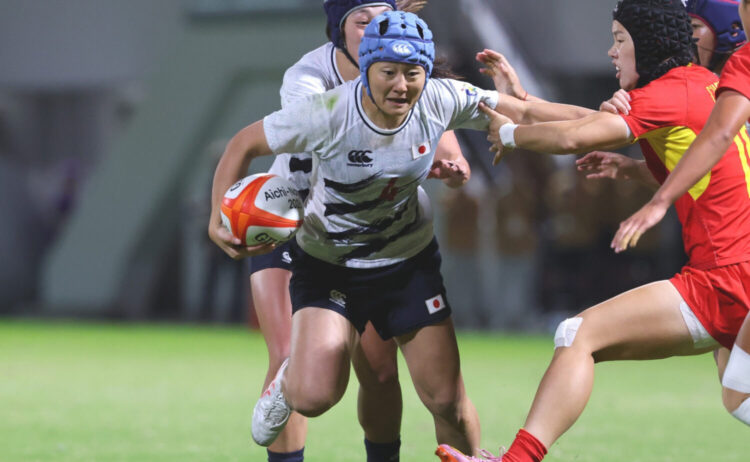 サクラセブンズ 2回目の金メダルを手にした平野（C）JRFU