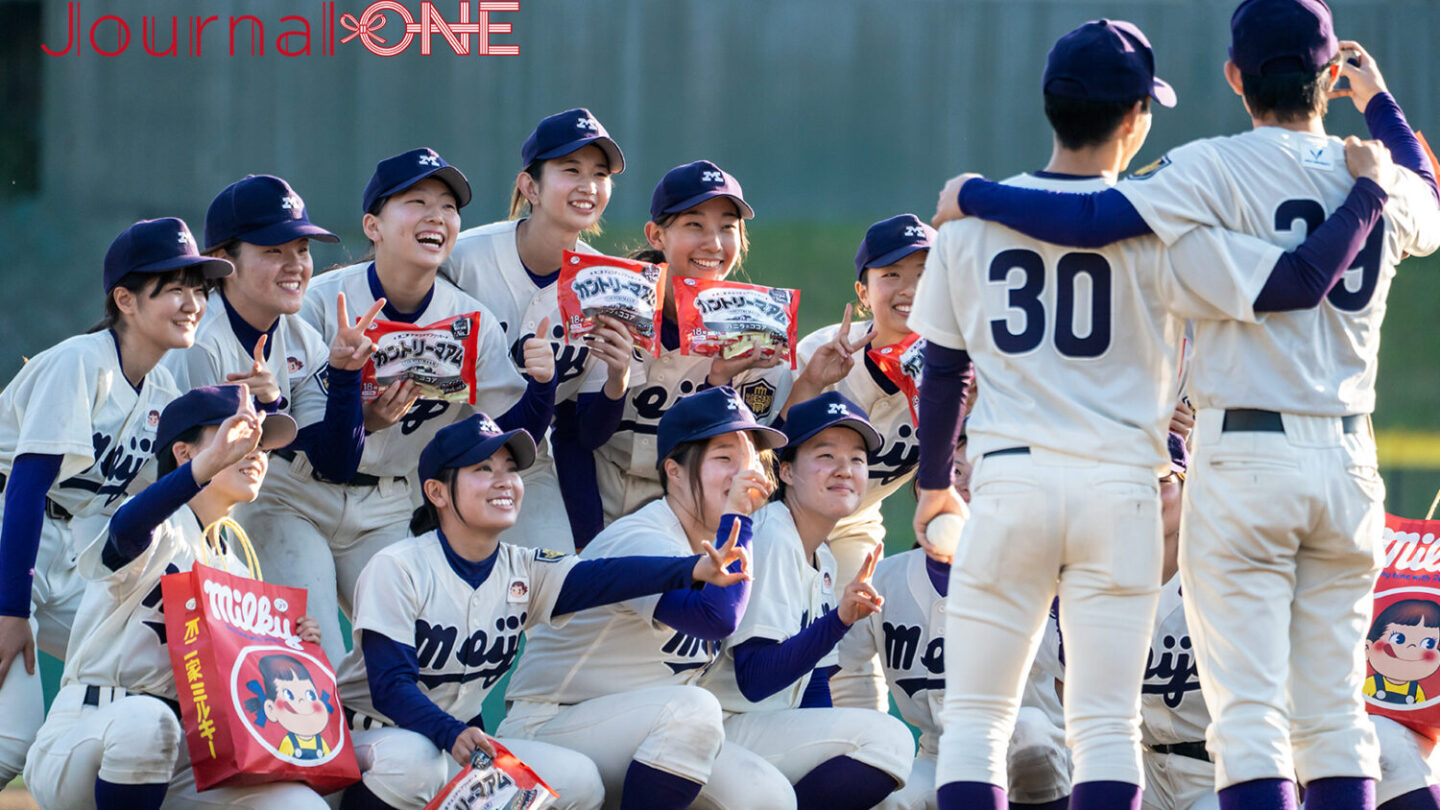 女子早明戦 試合後に笑顔の選手たち-Journal-ONE撮影