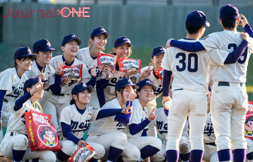 女子早明戦 試合後に笑顔の選手たち-Journal-ONE撮影