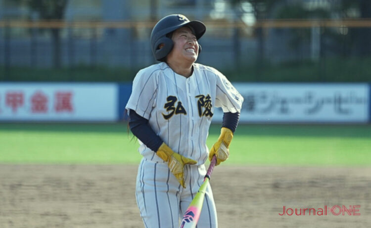神戸弘陵学園 代打で嬉しい安打を放った元気印の笠井-Journal-ONE撮影