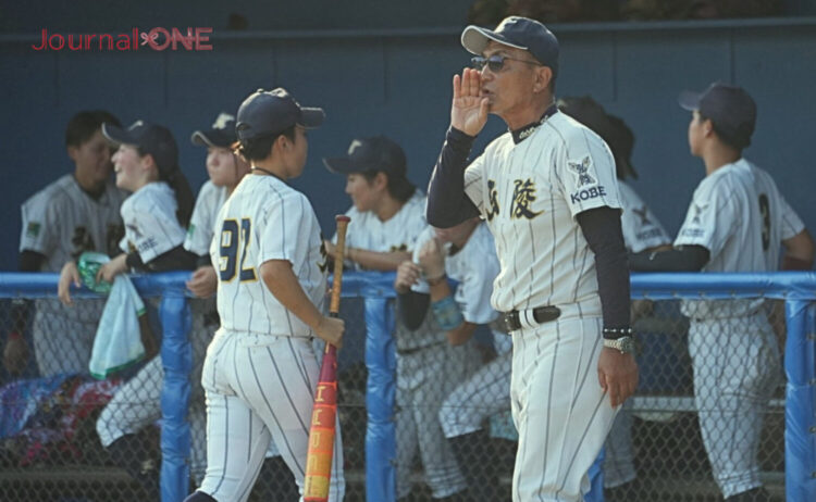 神戸弘陵学園 石原監督は夏制覇した選手たちを称えた‐Journal-ONE撮影