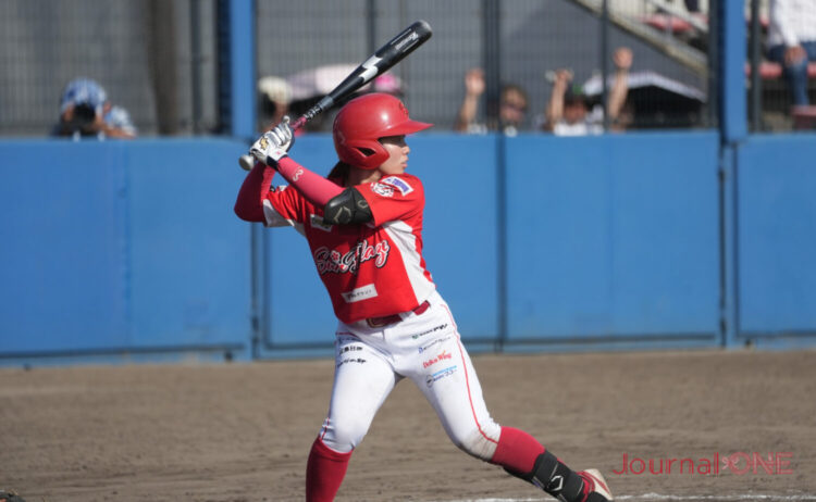 女子硬式野球 二桁安打で神戸広陵を下したサンブレイズ-Journal-ONE撮影