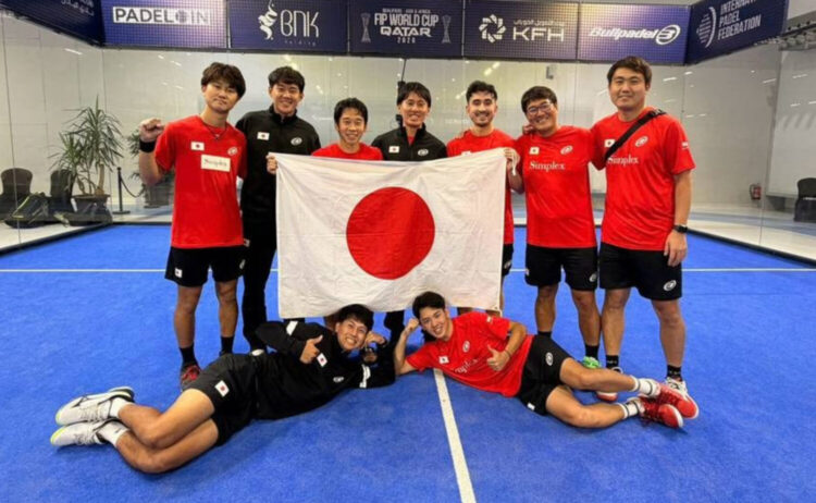 大会初勝利を飾ったパデル男子日本代表-日本パデル協会提供