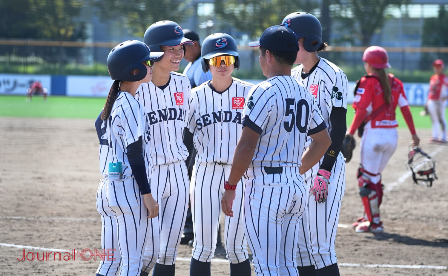 仙台大学 好機に入澤監督の指示を受ける選手たち-Journal-ONE撮影