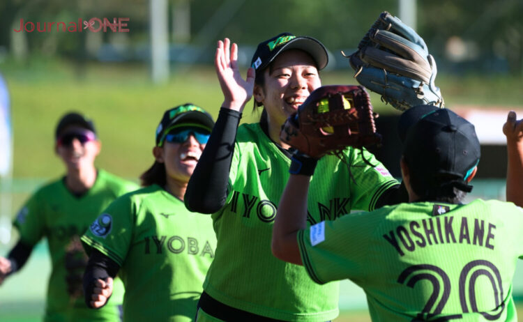 完封勝利の瞬間に喜ぶMWP賞の曽我部-Journal-ONE撮影