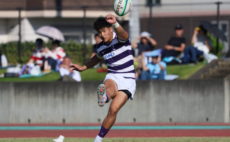 プレースキックも任されたSO伊藤‐斉藤健仁撮影