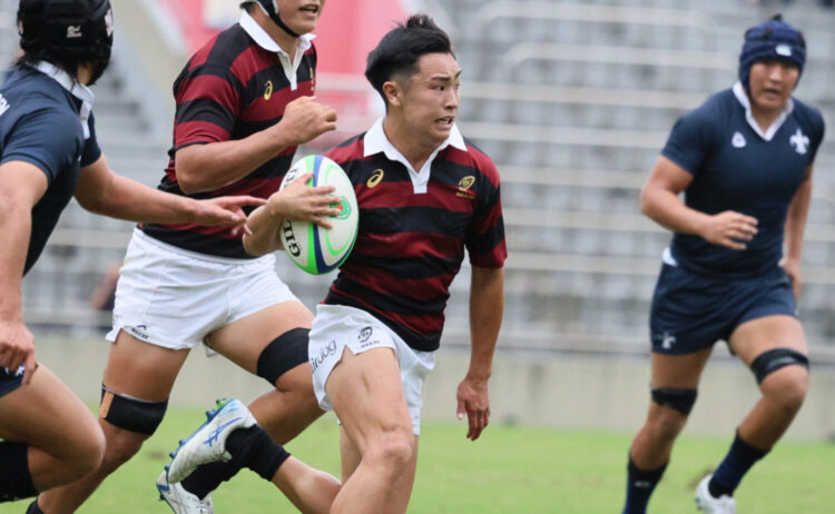 3試合で先発し、勝利に貢献した早稲田大学SO竹山‐斉藤健仁撮影